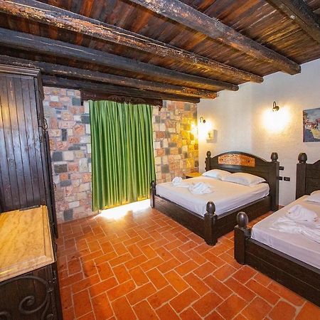 Hotel Sarajet E Pashait 1 Dhërmi Kültér fotó