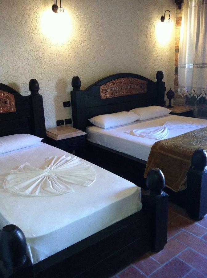 Hotel Sarajet E Pashait 1 Dhërmi Kültér fotó