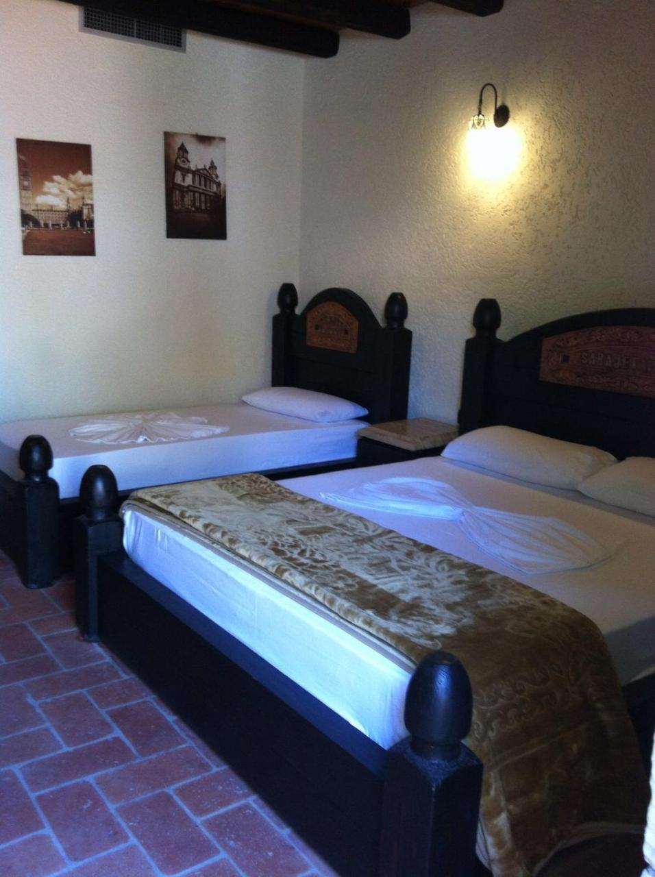 Hotel Sarajet E Pashait 1 Dhërmi Kültér fotó